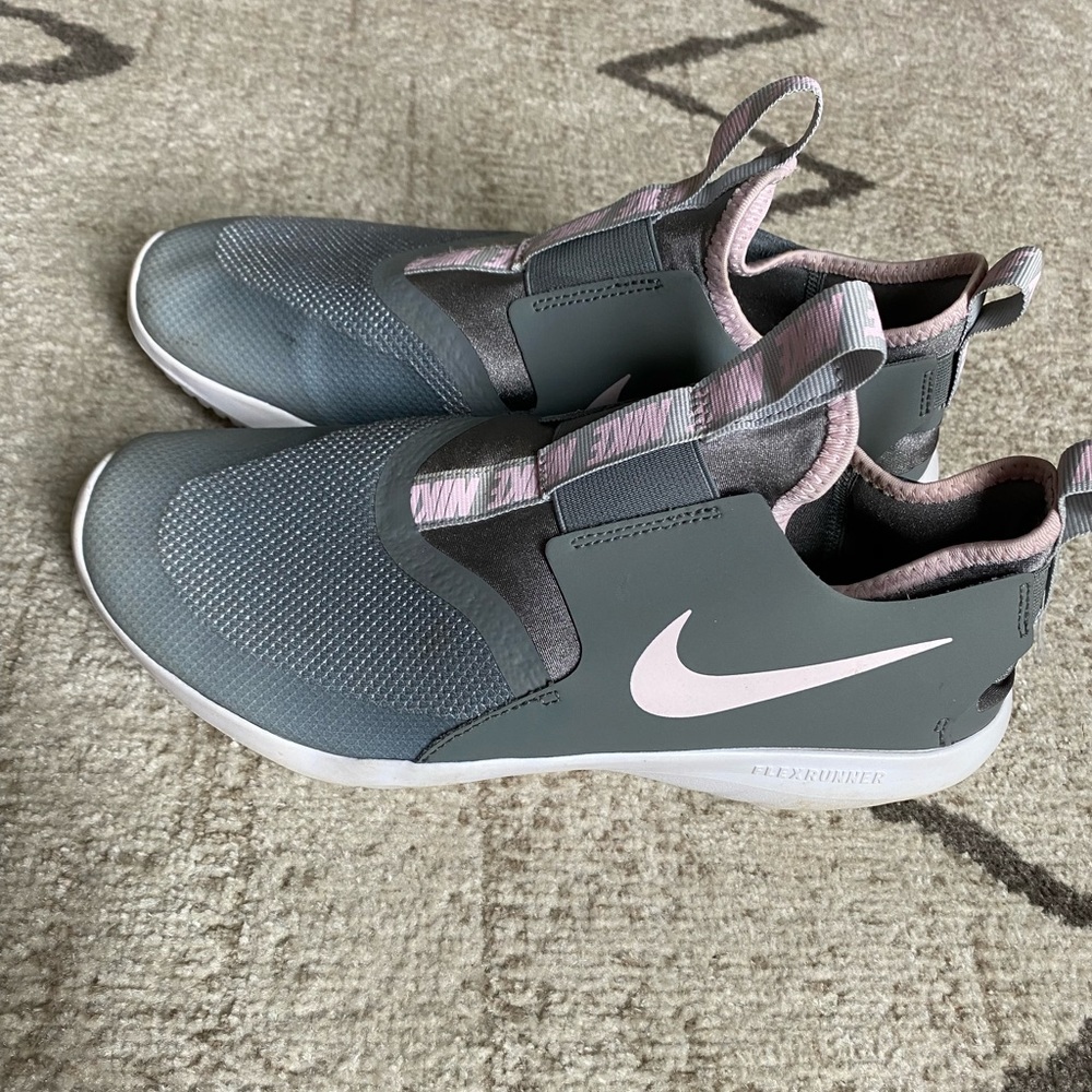 Nike Flex Run Shoes - Y6.5 / W8